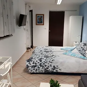 https://lm-room.in-istria.net